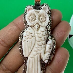 Very Beautiful Vintage Authentic Chic Cream Owl Pendant Necklace